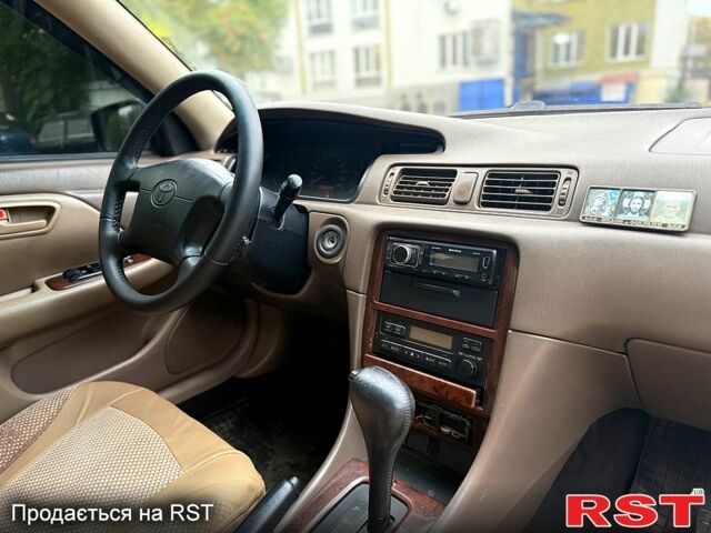 Зелений Тойота Камрі, об'ємом двигуна 3 л та пробігом 187 тис. км за 3777 $, фото 5 на Automoto.ua