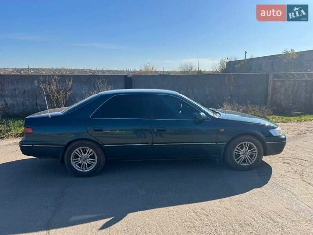 Зеленый Тойота Камри, объемом двигателя 2.16 л и пробегом 407 тыс. км за 3700 $, фото 5 на Automoto.ua