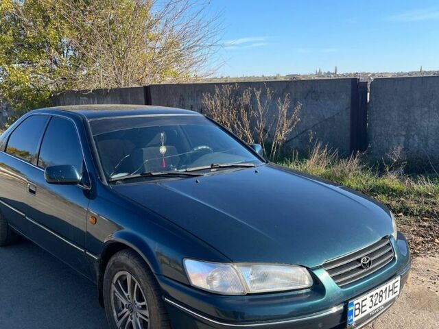 Зеленый Тойота Камри, объемом двигателя 2.2 л и пробегом 407 тыс. км за 3700 $, фото 1 на Automoto.ua