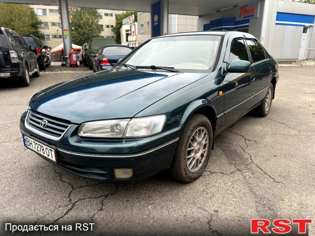 Зелений Тойота Камрі, об'ємом двигуна 3 л та пробігом 187 тис. км за 3777 $, фото 2 на Automoto.ua