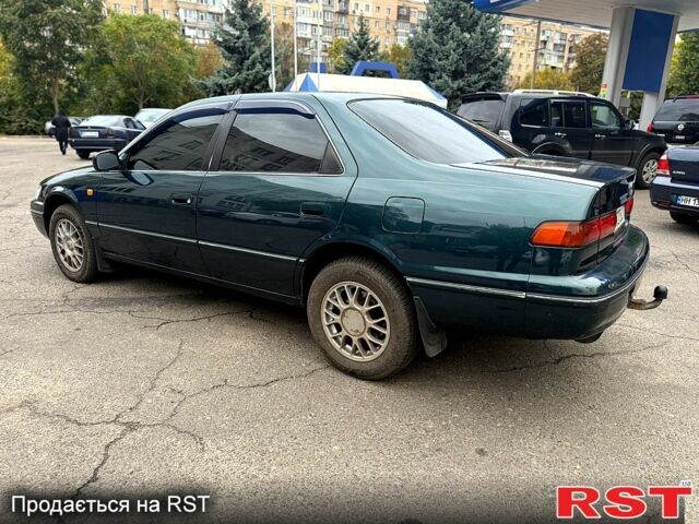 Зелений Тойота Камрі, об'ємом двигуна 3 л та пробігом 187 тис. км за 3777 $, фото 1 на Automoto.ua