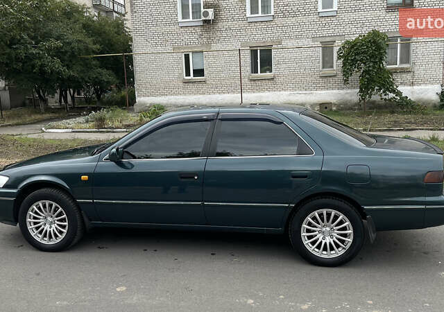 Зеленый Тойота Камри, объемом двигателя 2.2 л и пробегом 466 тыс. км за 3800 $, фото 2 на Automoto.ua