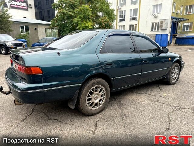 Зелений Тойота Камрі, об'ємом двигуна 3 л та пробігом 187 тис. км за 3777 $, фото 3 на Automoto.ua