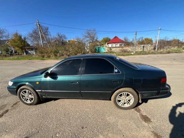 Зеленый Тойота Камри, объемом двигателя 2.2 л и пробегом 407 тыс. км за 3700 $, фото 5 на Automoto.ua