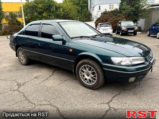 Зелений Тойота Камрі, об'ємом двигуна 3 л та пробігом 187 тис. км за 3777 $, фото 4 на Automoto.ua