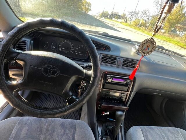 Зеленый Тойота Камри, объемом двигателя 2.2 л и пробегом 407 тыс. км за 3700 $, фото 7 на Automoto.ua