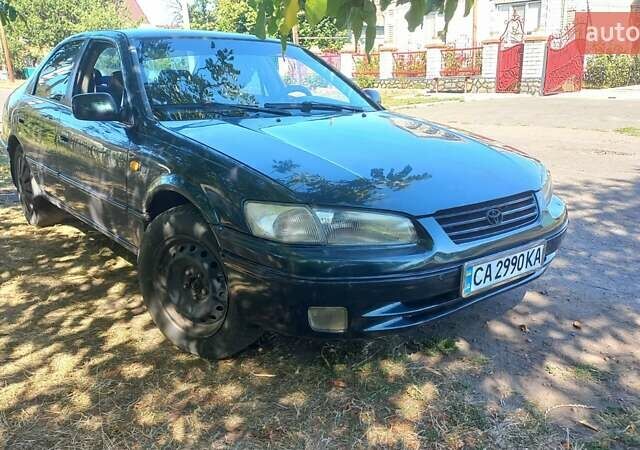 Зеленый Тойота Камри, объемом двигателя 2.96 л и пробегом 350 тыс. км за 2900 $, фото 6 на Automoto.ua