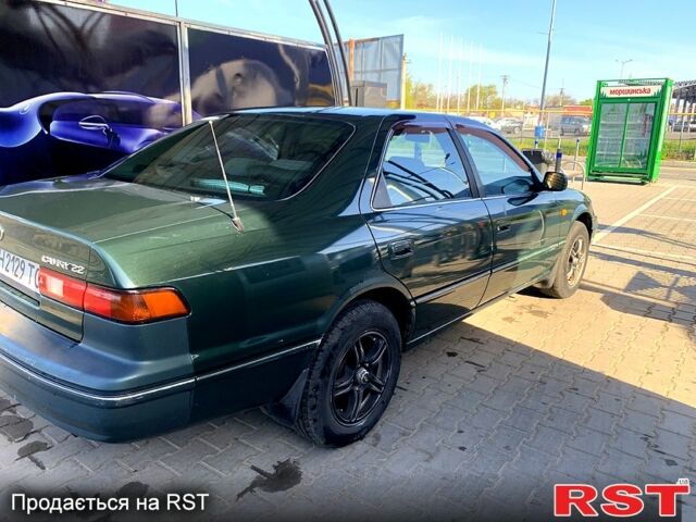 Зеленый Тойота Камри, объемом двигателя 2.2 л и пробегом 430 тыс. км за 2900 $, фото 4 на Automoto.ua