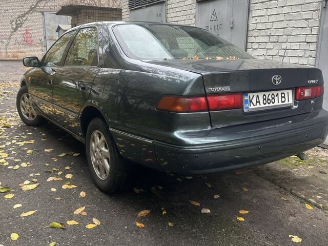 Зелений Тойота Камрі, об'ємом двигуна 3 л та пробігом 350 тис. км за 3600 $, фото 3 на Automoto.ua