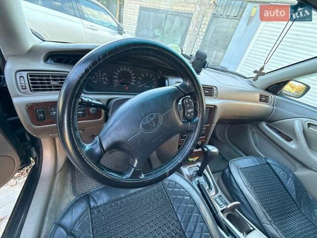 Зелений Тойота Камрі, об'ємом двигуна 3 л та пробігом 394 тис. км за 3900 $, фото 10 на Automoto.ua