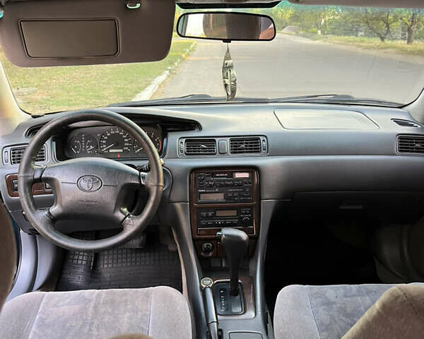 Зеленый Тойота Камри, объемом двигателя 2.2 л и пробегом 700 тыс. км за 5000 $, фото 15 на Automoto.ua