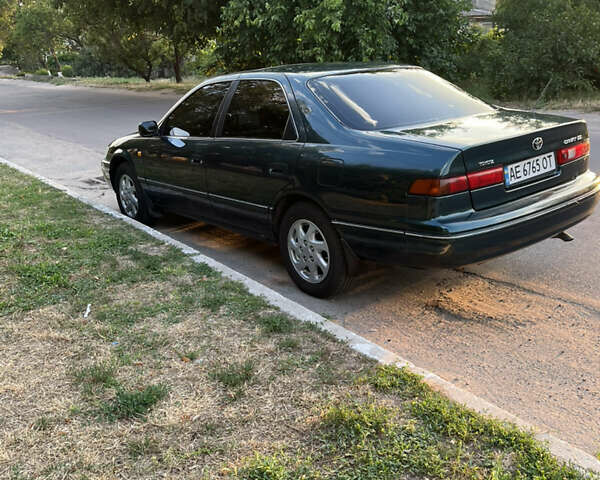 Зеленый Тойота Камри, объемом двигателя 2.2 л и пробегом 700 тыс. км за 5000 $, фото 1 на Automoto.ua