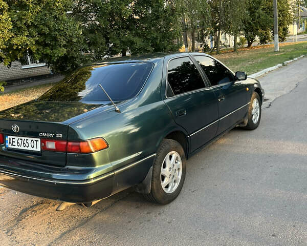 Зеленый Тойота Камри, объемом двигателя 2.2 л и пробегом 700 тыс. км за 5000 $, фото 3 на Automoto.ua