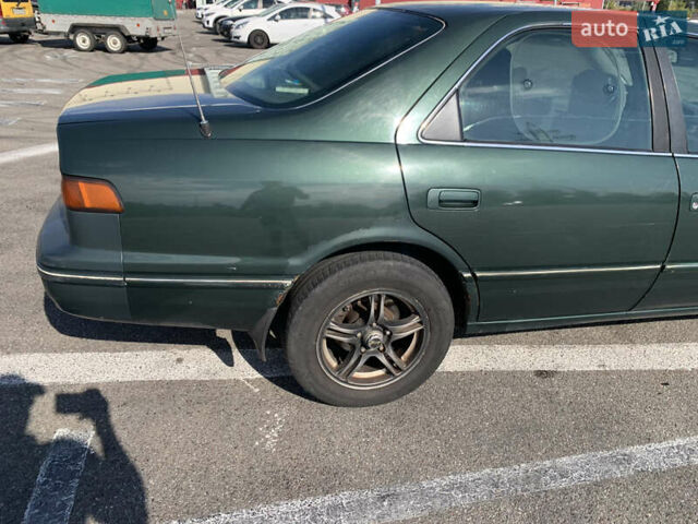 Зеленый Тойота Камри, объемом двигателя 2.2 л и пробегом 440 тыс. км за 2800 $, фото 4 на Automoto.ua