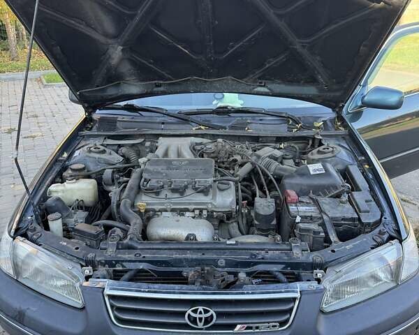 Зелений Тойота Камрі, об'ємом двигуна 3 л та пробігом 394 тис. км за 3900 $, фото 14 на Automoto.ua