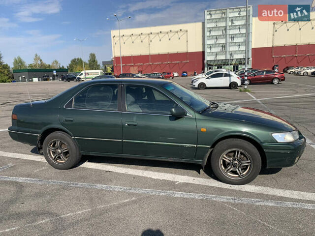 Зеленый Тойота Камри, объемом двигателя 2.2 л и пробегом 440 тыс. км за 2800 $, фото 3 на Automoto.ua