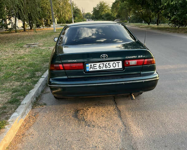 Зеленый Тойота Камри, объемом двигателя 2.2 л и пробегом 700 тыс. км за 5000 $, фото 2 на Automoto.ua