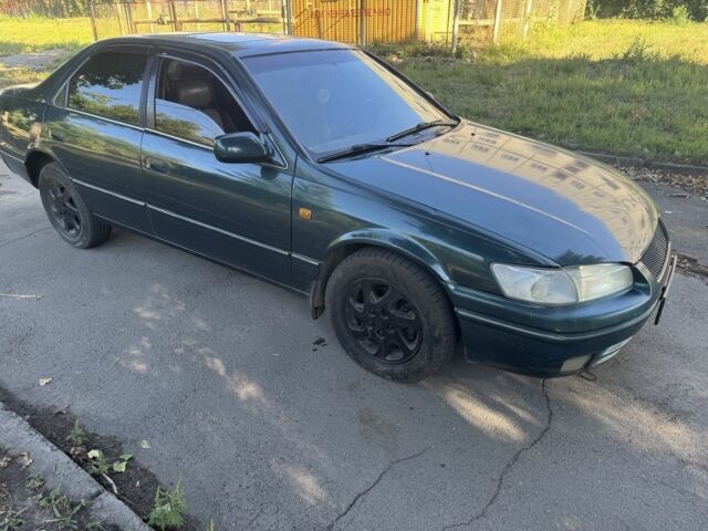 Зелений Тойота Камрі, об'ємом двигуна 2.2 л та пробігом 500 тис. км за 2500 $, фото 2 на Automoto.ua