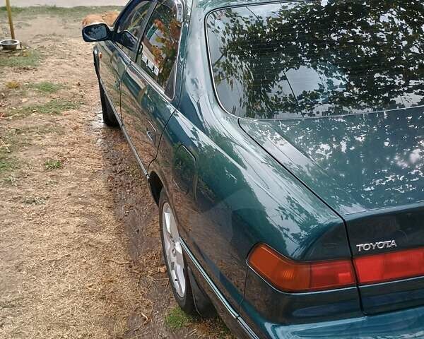 Зелений Тойота Камрі, об'ємом двигуна 2.16 л та пробігом 300 тис. км за 3300 $, фото 5 на Automoto.ua