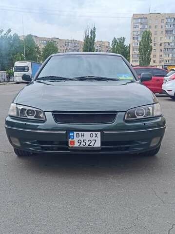 Зеленый Тойота Камри, объемом двигателя 2.16 л и пробегом 385 тыс. км за 5000 $, фото 1 на Automoto.ua