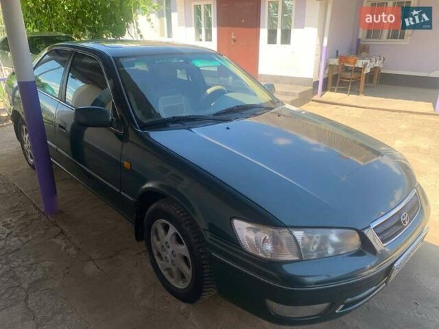 Зелений Тойота Камрі, об'ємом двигуна 2.2 л та пробігом 230 тис. км за 4000 $, фото 1 на Automoto.ua