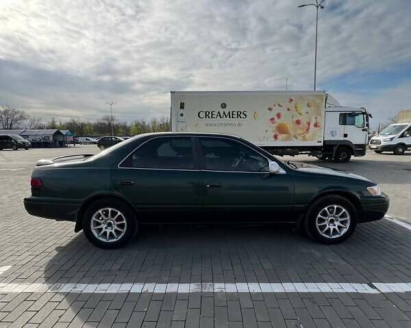 Зеленый Тойота Камри, объемом двигателя 2.2 л и пробегом 310 тыс. км за 3400 $, фото 8 на Automoto.ua