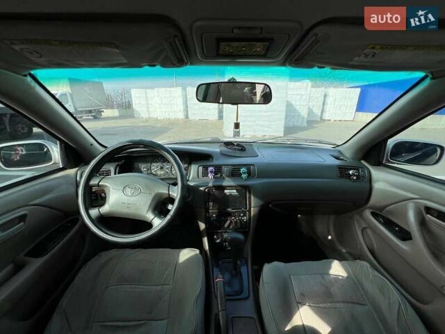 Зеленый Тойота Камри, объемом двигателя 2.2 л и пробегом 310 тыс. км за 3400 $, фото 2 на Automoto.ua