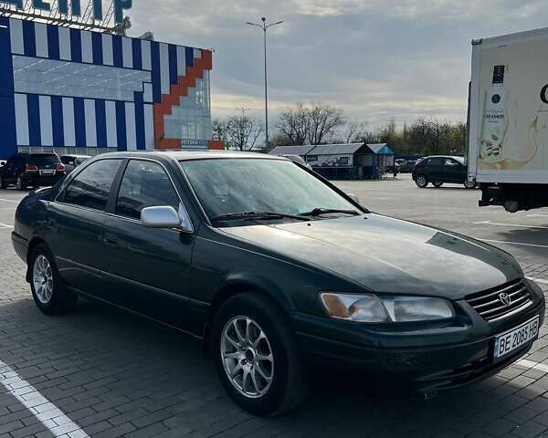 Зеленый Тойота Камри, объемом двигателя 2.2 л и пробегом 310 тыс. км за 3400 $, фото 4 на Automoto.ua