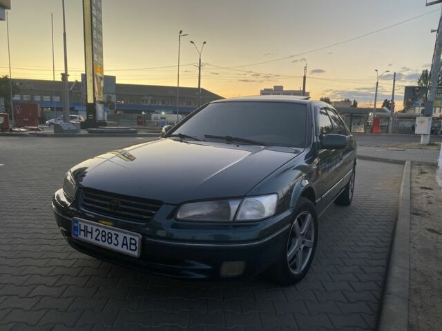 Зеленый Тойота Камри, объемом двигателя 2.2 л и пробегом 350 тыс. км за 3750 $, фото 1 на Automoto.ua