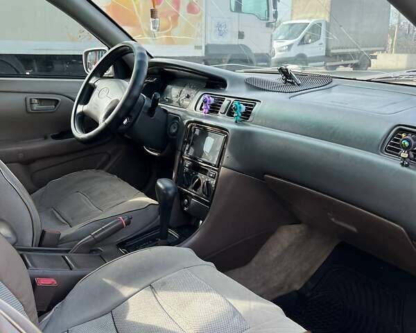 Зеленый Тойота Камри, объемом двигателя 2.2 л и пробегом 310 тыс. км за 3400 $, фото 7 на Automoto.ua