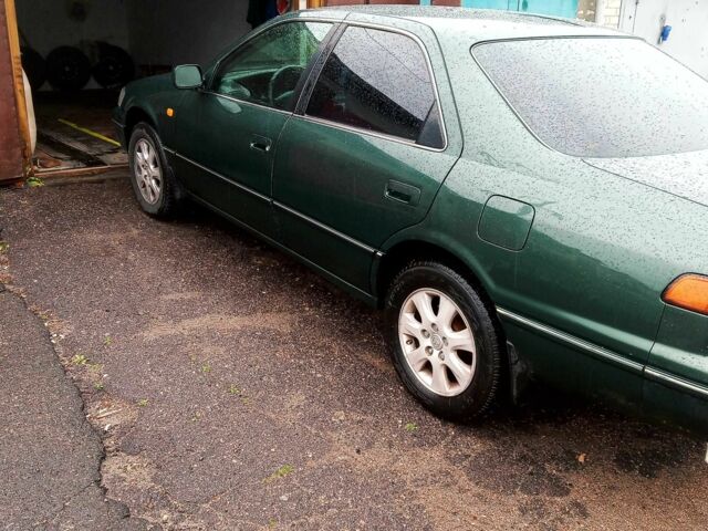 Зеленый Тойота Камри, объемом двигателя 2.2 л и пробегом 310 тыс. км за 4800 $, фото 2 на Automoto.ua