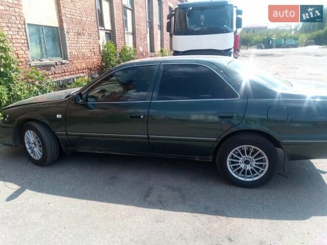 Зеленый Тойота Камри, объемом двигателя 2.2 л и пробегом 985 тыс. км за 3000 $, фото 3 на Automoto.ua