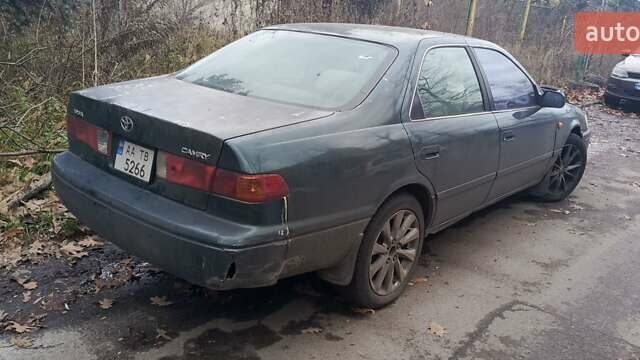 Зеленый Тойота Камри, объемом двигателя 2.2 л и пробегом 250 тыс. км за 3000 $, фото 5 на Automoto.ua