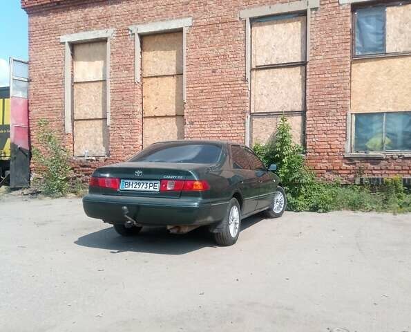 Зеленый Тойота Камри, объемом двигателя 2.2 л и пробегом 985 тыс. км за 3000 $, фото 1 на Automoto.ua