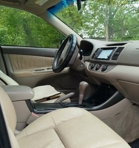 Зеленый Тойота Камри, объемом двигателя 2.4 л и пробегом 430 тыс. км за 4999 $, фото 9 на Automoto.ua