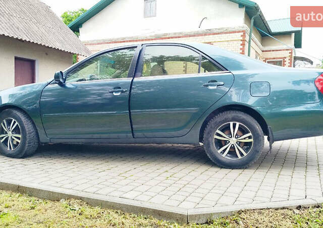 Зеленый Тойота Камри, объемом двигателя 2.4 л и пробегом 430 тыс. км за 4999 $, фото 3 на Automoto.ua