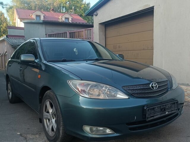 Зеленый Тойота Камри, объемом двигателя 2.4 л и пробегом 225 тыс. км за 5300 $, фото 1 на Automoto.ua