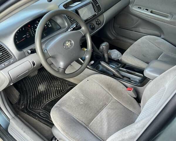 Зеленый Тойота Камри, объемом двигателя 2.4 л и пробегом 318 тыс. км за 3600 $, фото 1 на Automoto.ua