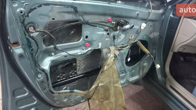 Зеленый Тойота Камри, объемом двигателя 2.4 л и пробегом 400 тыс. км за 10000 $, фото 12 на Automoto.ua