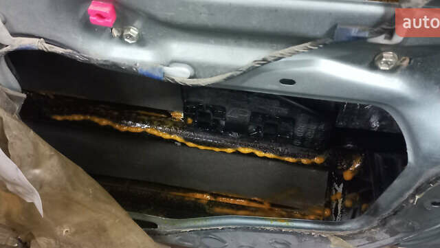 Зеленый Тойота Камри, объемом двигателя 2.4 л и пробегом 400 тыс. км за 10000 $, фото 15 на Automoto.ua