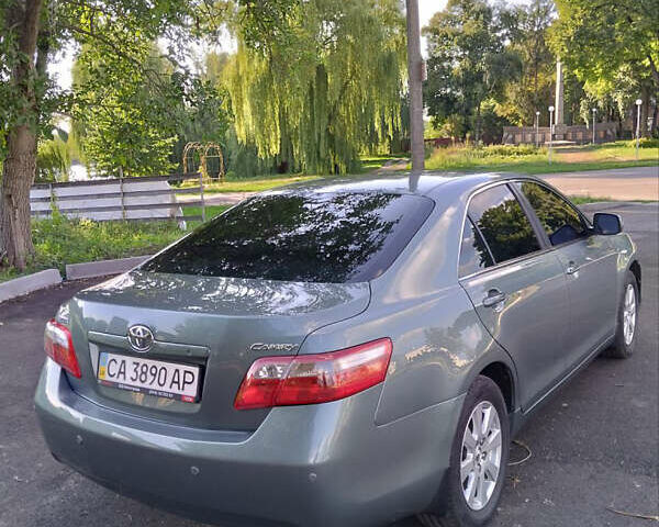 Зеленый Тойота Камри, объемом двигателя 2.4 л и пробегом 400 тыс. км за 10000 $, фото 1 на Automoto.ua