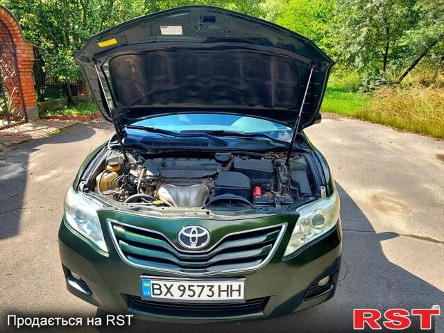 Зеленый Тойота Камри, объемом двигателя 2.5 л и пробегом 227 тыс. км за 8500 $, фото 1 на Automoto.ua