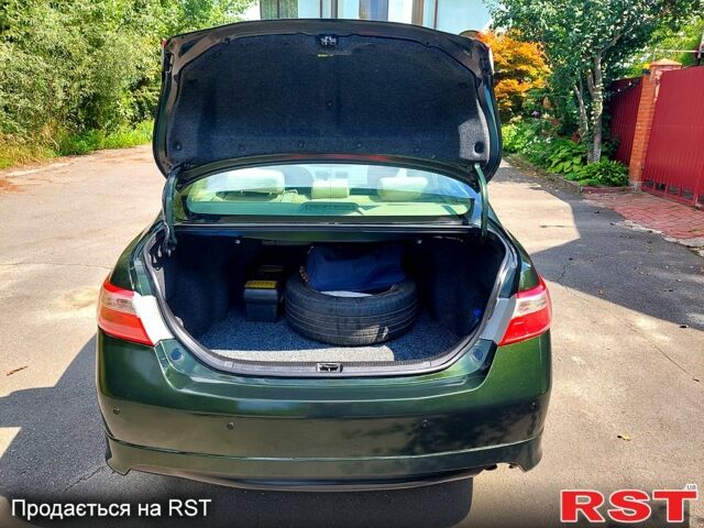 Зеленый Тойота Камри, объемом двигателя 2.5 л и пробегом 227 тыс. км за 8500 $, фото 2 на Automoto.ua