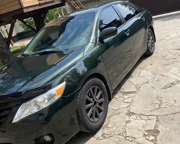 Зеленый Тойота Камри, объемом двигателя 2.49 л и пробегом 300 тыс. км за 8200 $, фото 1 на Automoto.ua