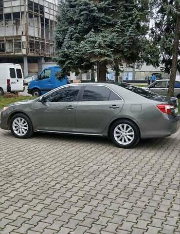 Зеленый Тойота Камри, объемом двигателя 2.5 л и пробегом 230 тыс. км за 11300 $, фото 2 на Automoto.ua