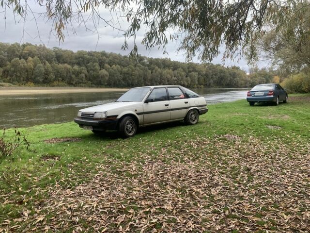 Белый Тойота Карина, объемом двигателя 2 л и пробегом 278 тыс. км за 2000 $, фото 5 на Automoto.ua