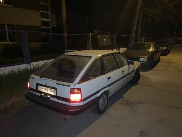 Белый Тойота Карина, объемом двигателя 2 л и пробегом 278 тыс. км за 2000 $, фото 2 на Automoto.ua