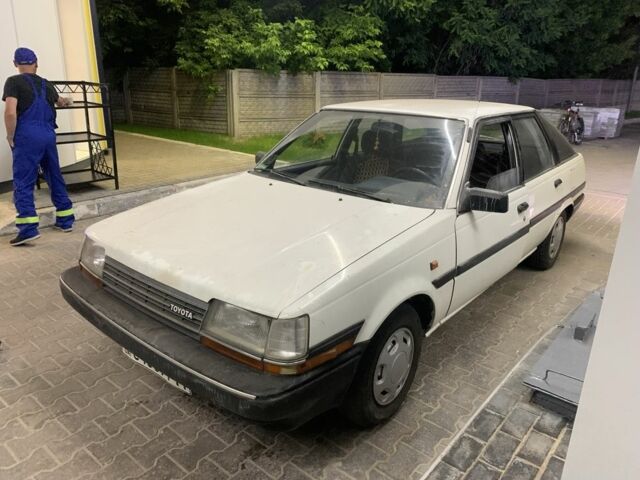 Белый Тойота Карина, объемом двигателя 2 л и пробегом 278 тыс. км за 2000 $, фото 4 на Automoto.ua