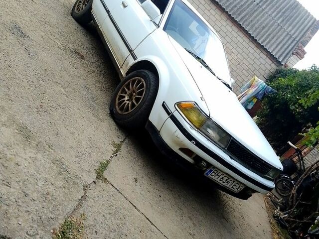 Білий Тойота Каріна, об'ємом двигуна 2 л та пробігом 350 тис. км за 1500 $, фото 1 на Automoto.ua