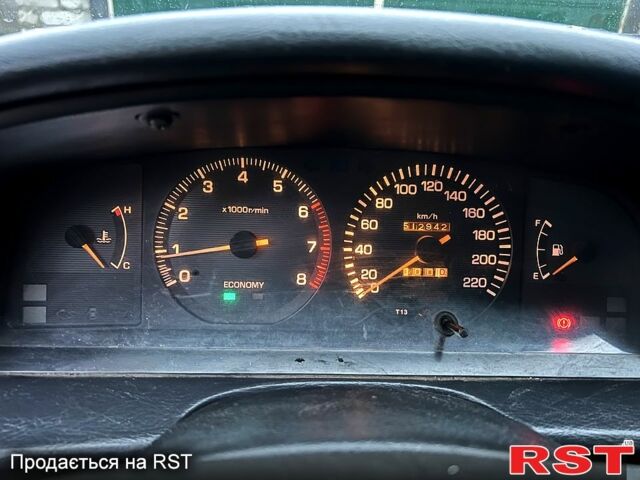 Белый Тойота Карина, объемом двигателя 2 л и пробегом 0 тыс. км за 800 $, фото 7 на Automoto.ua